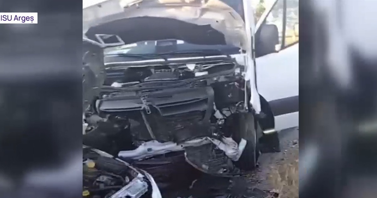 Accident grav pe A1 între un autoturism și un microbuz. Patru răniți transportați la spital