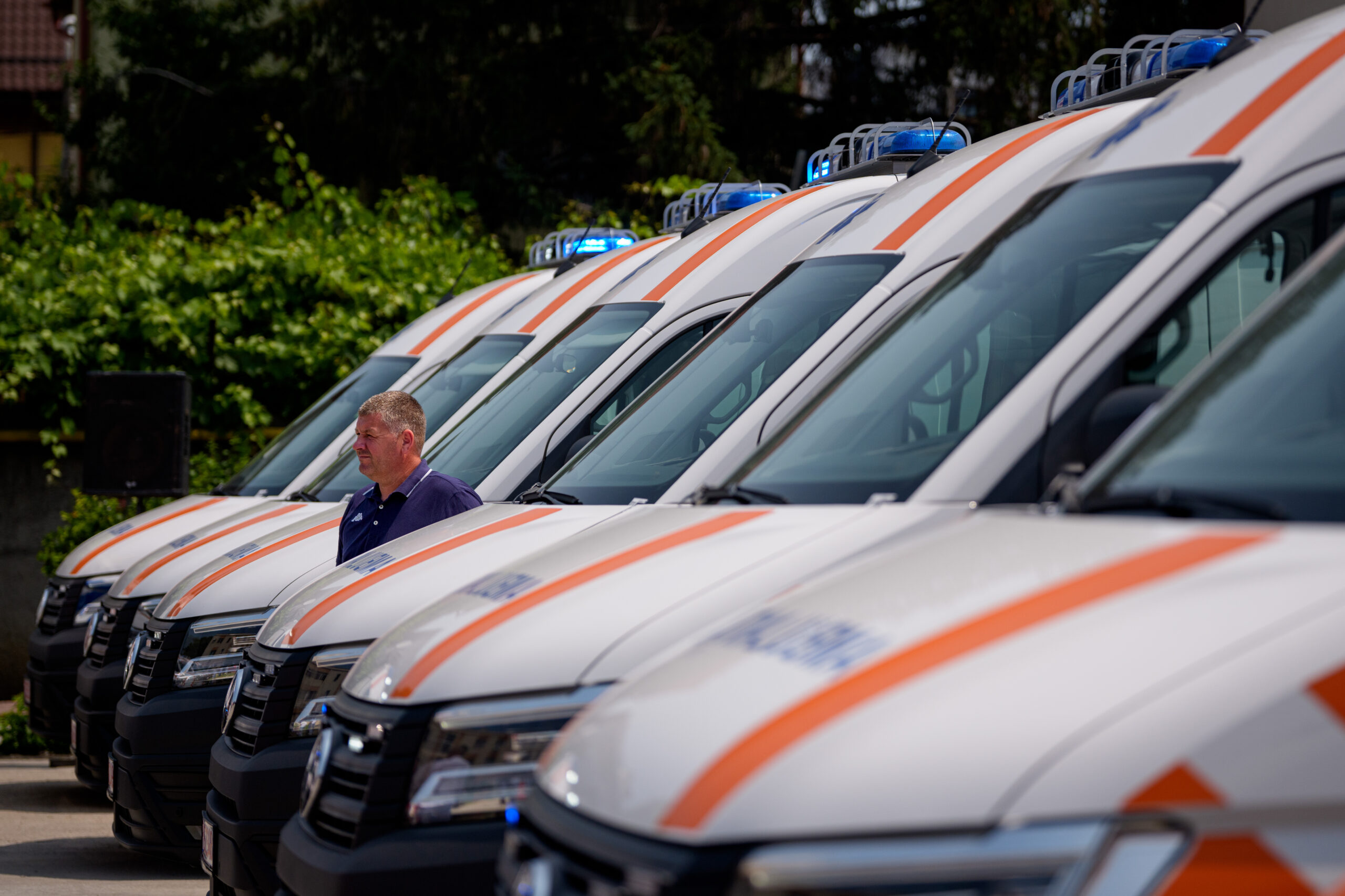 Accident între o ambulanță cu copil și un autoturism la Hârlău. Șoferul, rănit