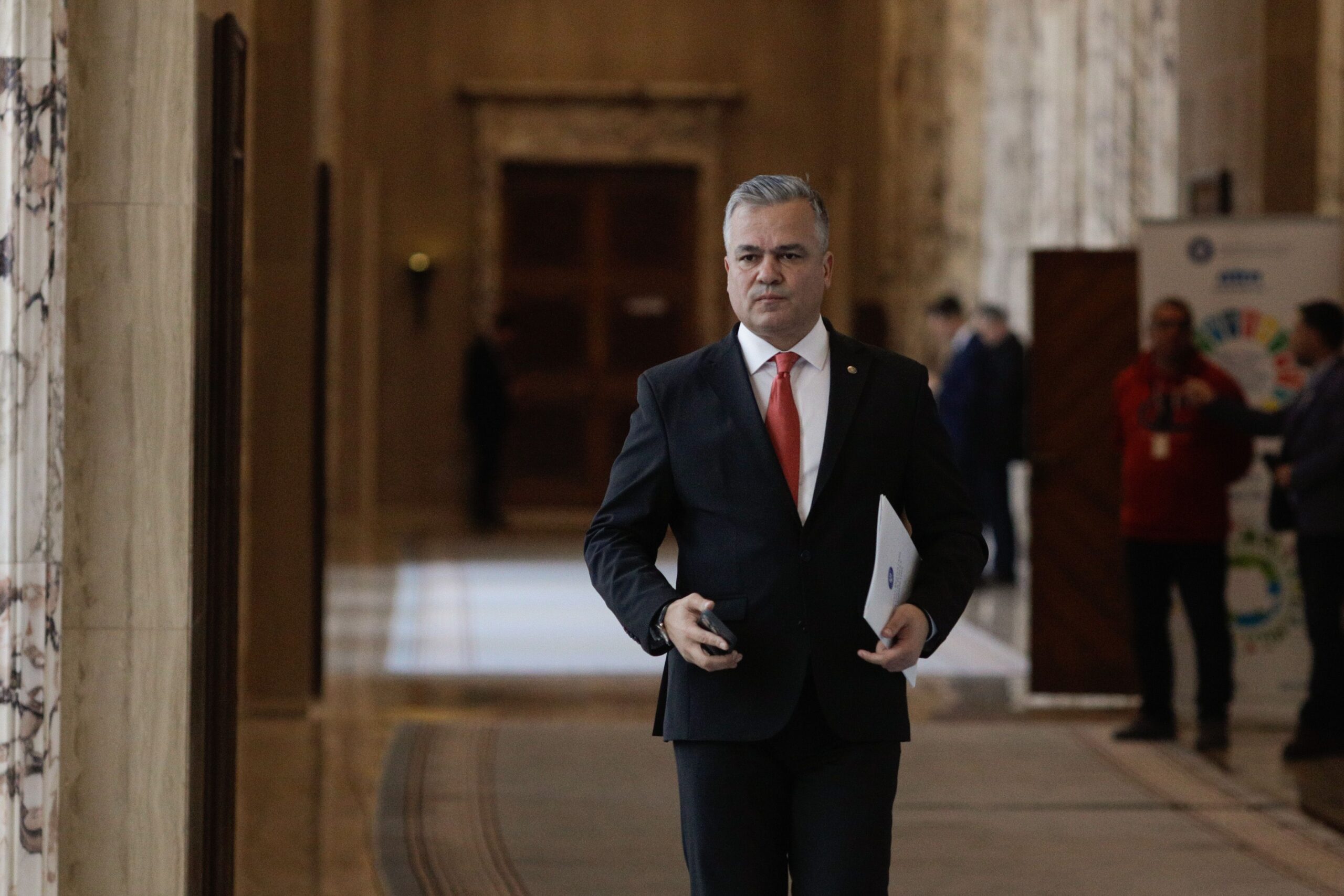 Adrian Veștea depune joi la Parlament lista miniștrilor și programul de guvernare
