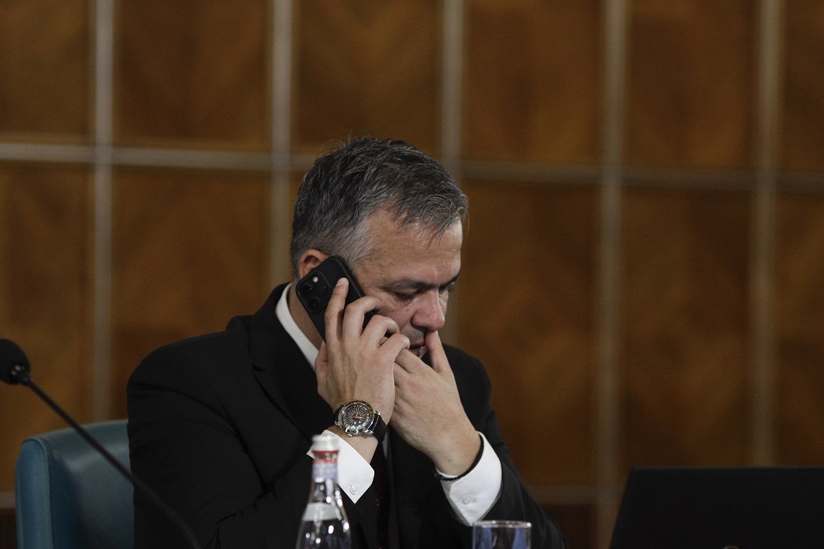 Adrian Veştea depune joi programul de guvernare şi lista miniştrilor; PSD se reuneşte în şedinţă, PNL are congres duminică