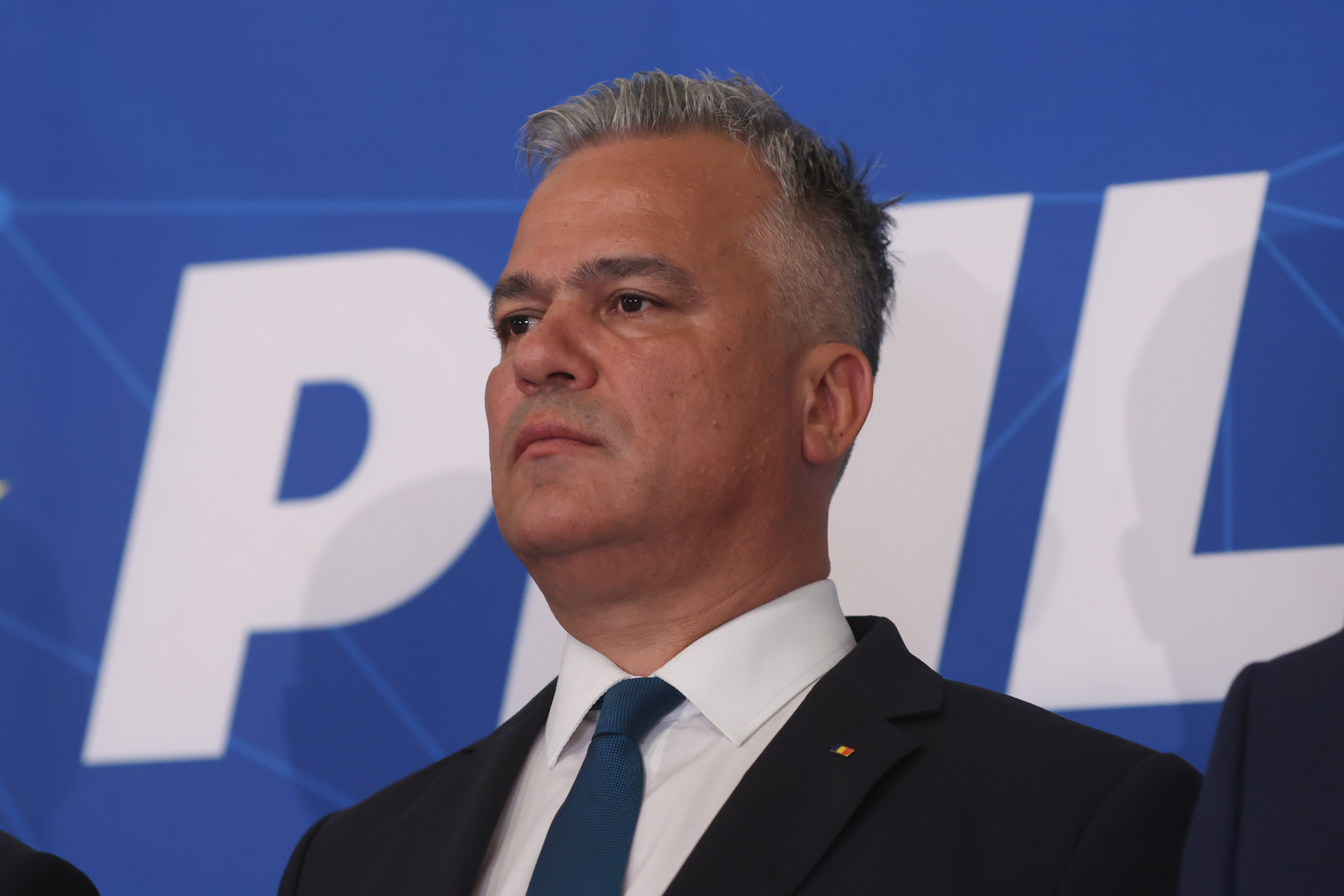 Adrian Veștea face apel la liberali cu trei ore înainte de ședința conducerii PNL care îl confruntă pe Bolojan
