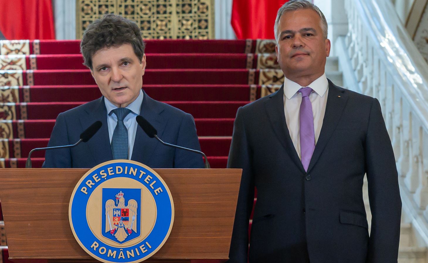 Adrian Veștea l-a desființat pe Nicușor Dan în campanie, acum e propus premier de președinte. A încasat 600.000 de euro de la un dezvoltator imobiliar