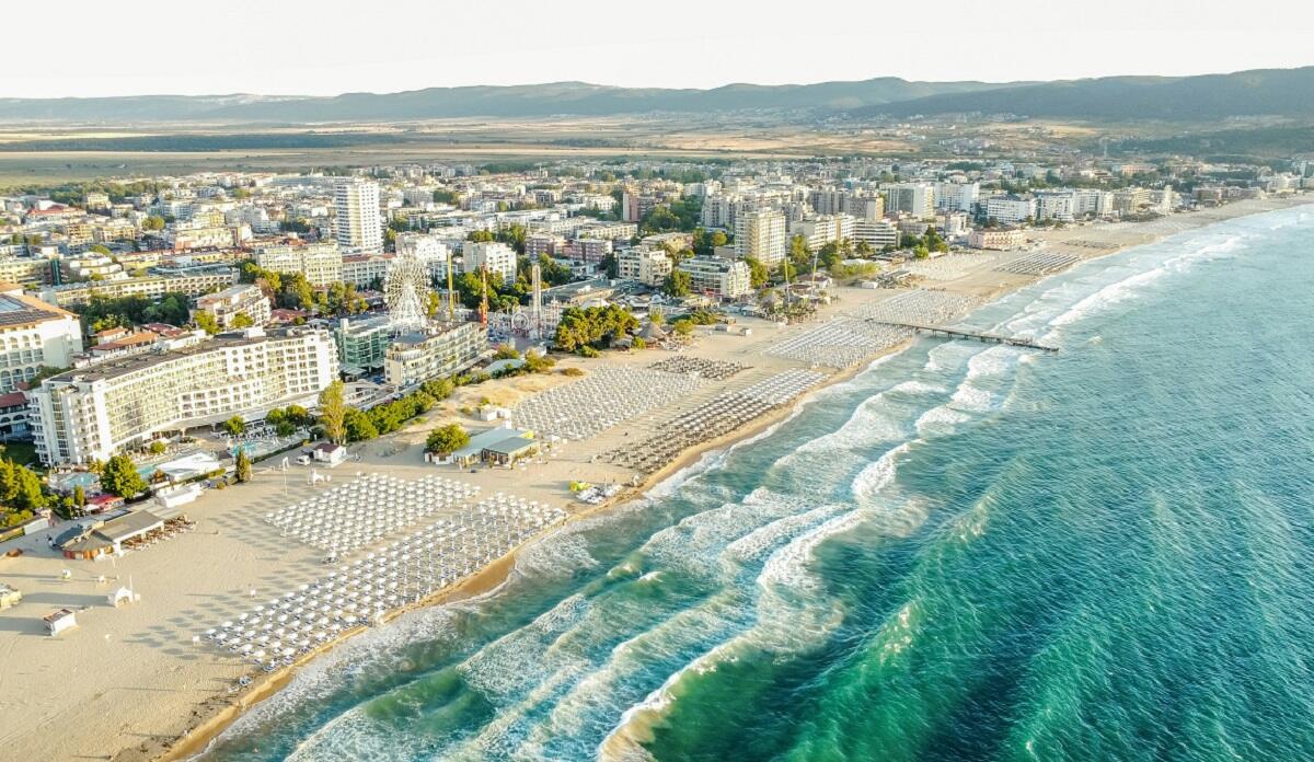 Amenzi de 2.500 de lei pentru românii care campează pe plajele din Bulgaria. Controalele au început