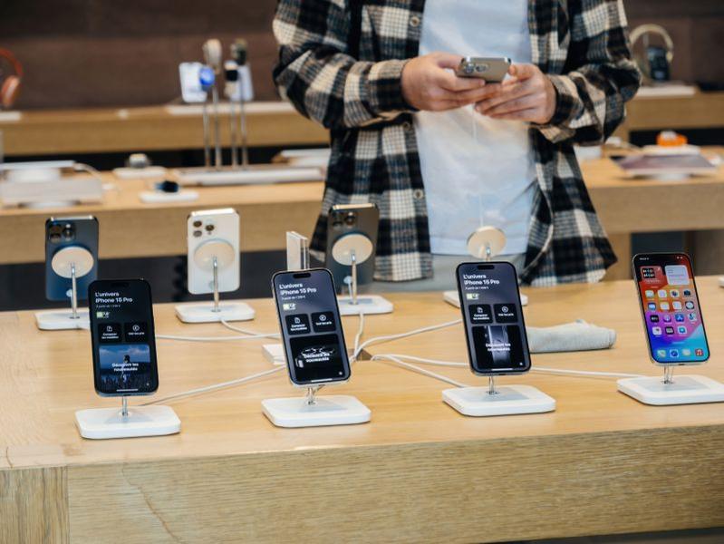 Apple pregătește majorări de prețuri la iPhone, Mac și iPad din cauza crizei mondiale de cipuri de memorie