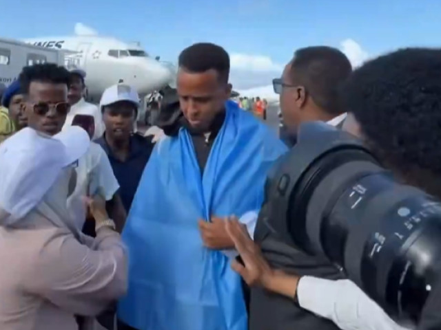 Arbitrul somalez Omar Artan, refuzat la intrarea în SUA pentru Cupa Mondială 2026, primit ca un erou în Somalia