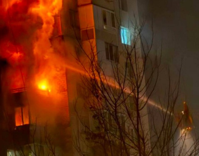 Atac cu rachete asupra Kievului: explozii și oameni fugind spre adăposturi