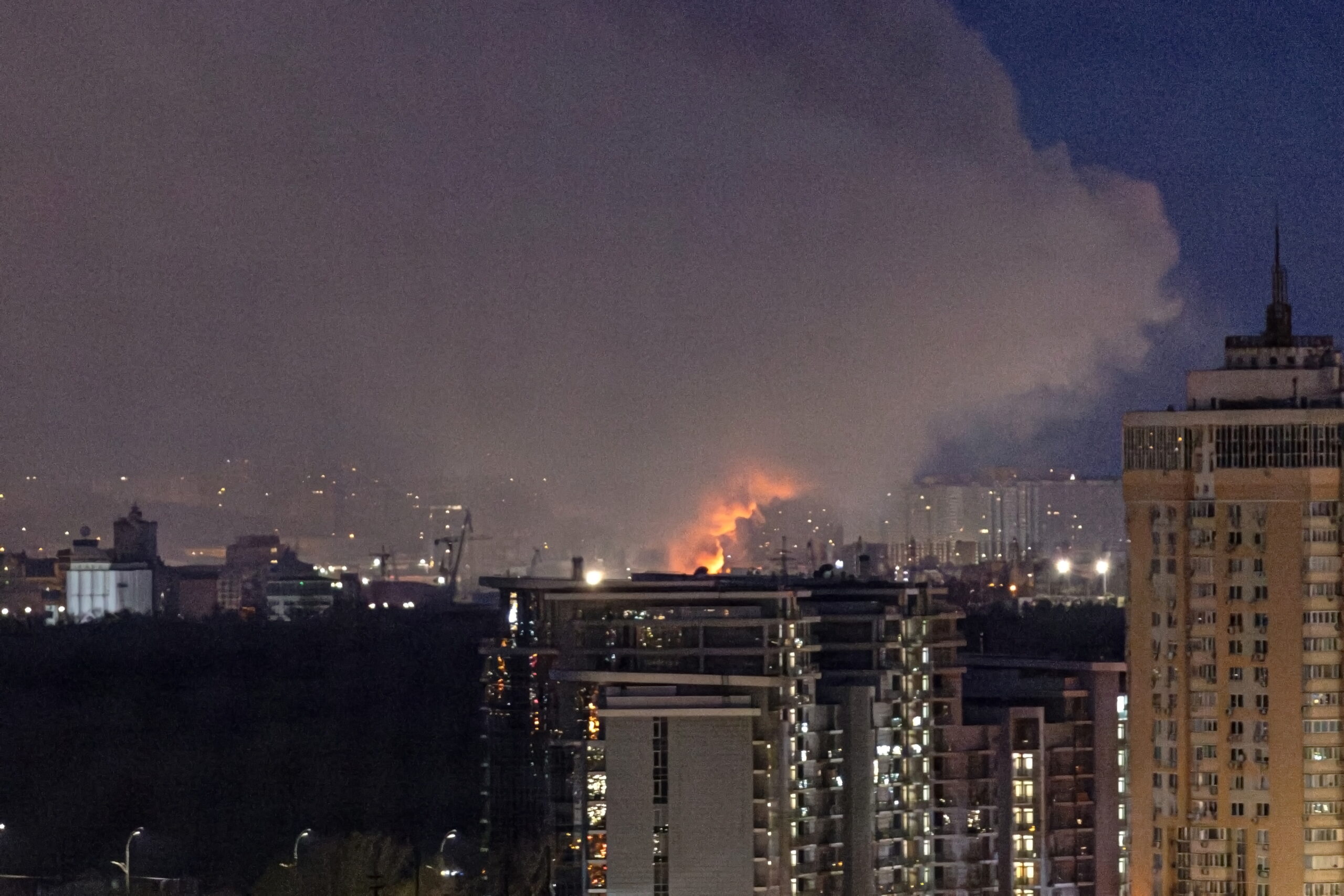 Atac cu rachete rusești la Kiev: cel puțin doi răniți, incendii în capitala Ucrainei