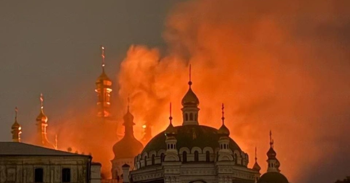 Atac masiv al Rusiei asupra Ucrainei: nouă morți, incendiu la Catedrala Adormirii Maicii Domnului din Kiev