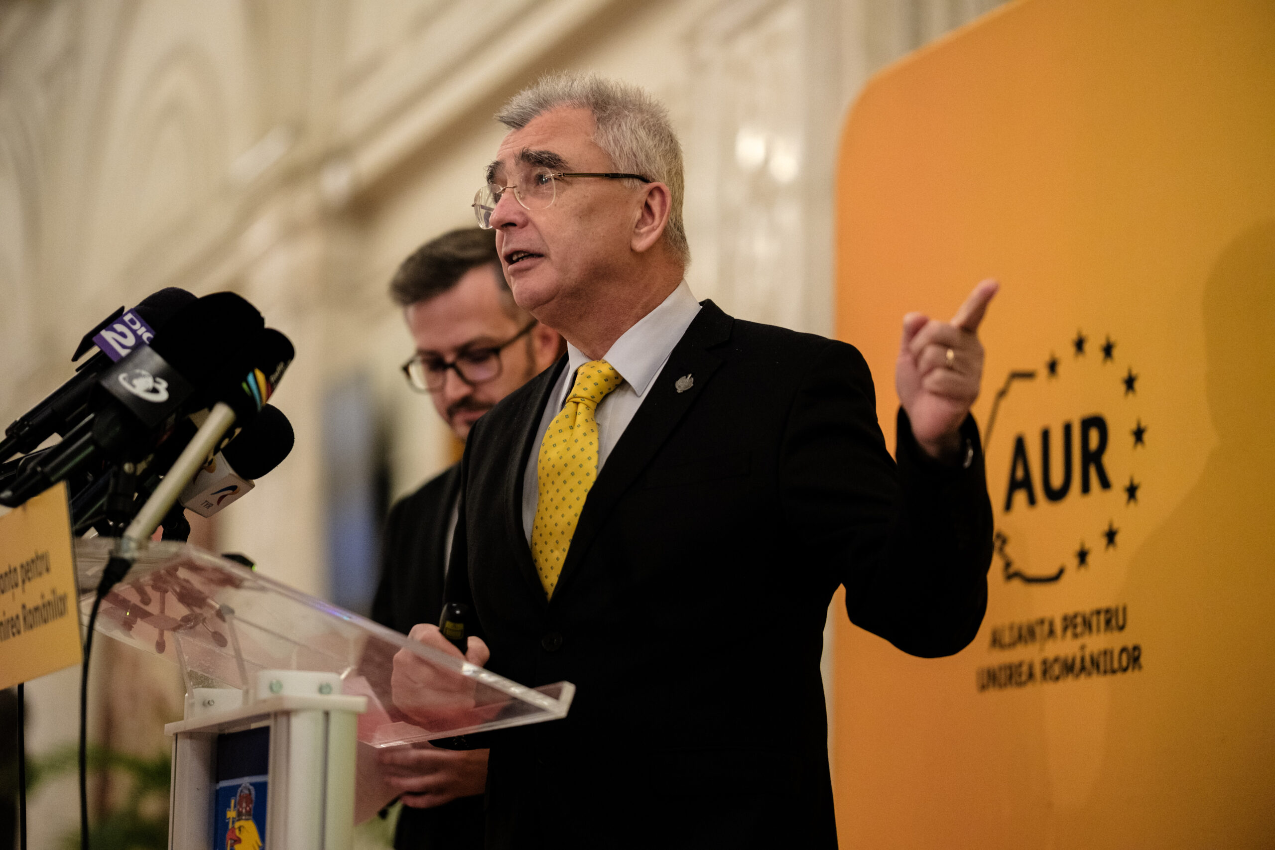 AUR acuză presiuni externe pentru votarea Guvernului Veștea: autodistrugerea partidului, posibilă consecință