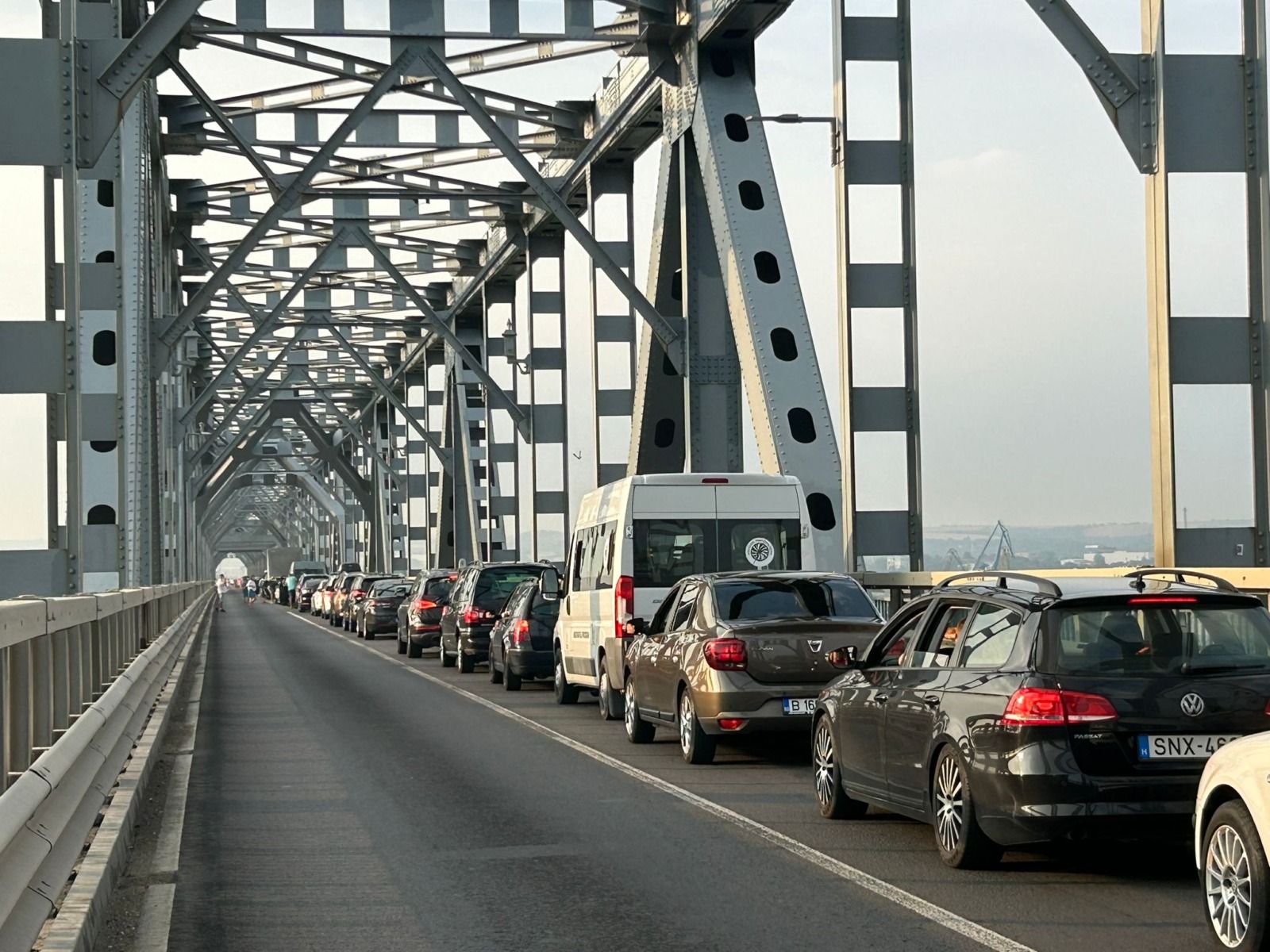 Autoturismele trec gratuit podul Giurgiu-Ruse sâmbătă, de Ziua Podului