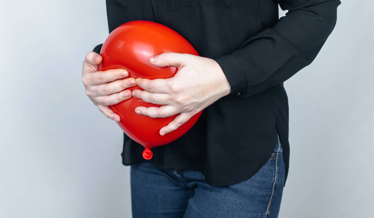 Balonarea persistentă poate ascunde afecțiuni grave: când să mergi la medic