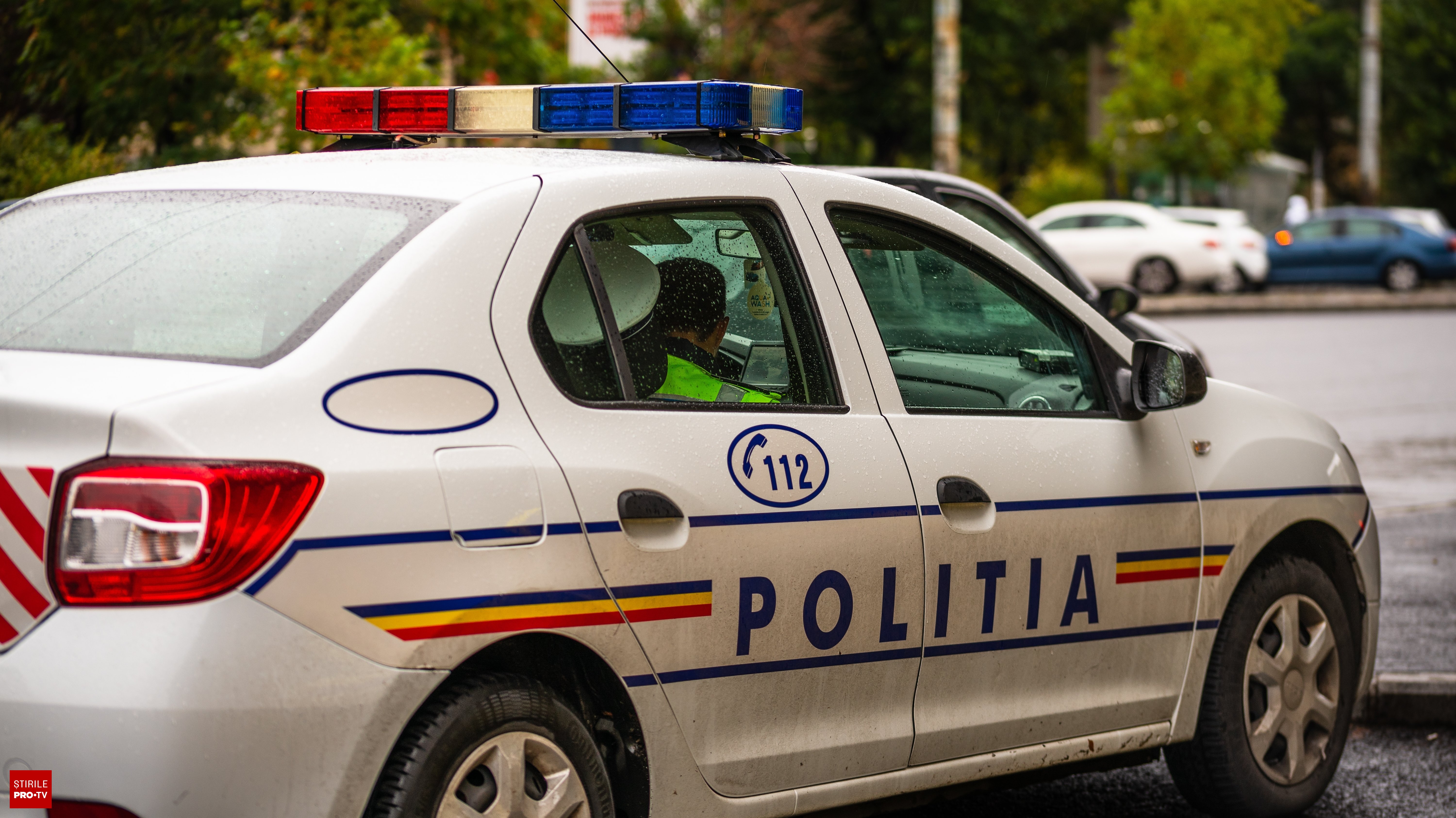 Bărbat reținut după ce a zgâriat 21 de mașini parcate în Cluj-Napoca