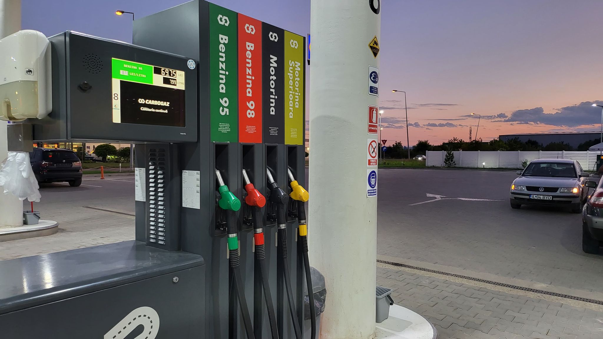 Benzina de 95 vs 100 la Dacia: diferențe reale sau marketing la pompă