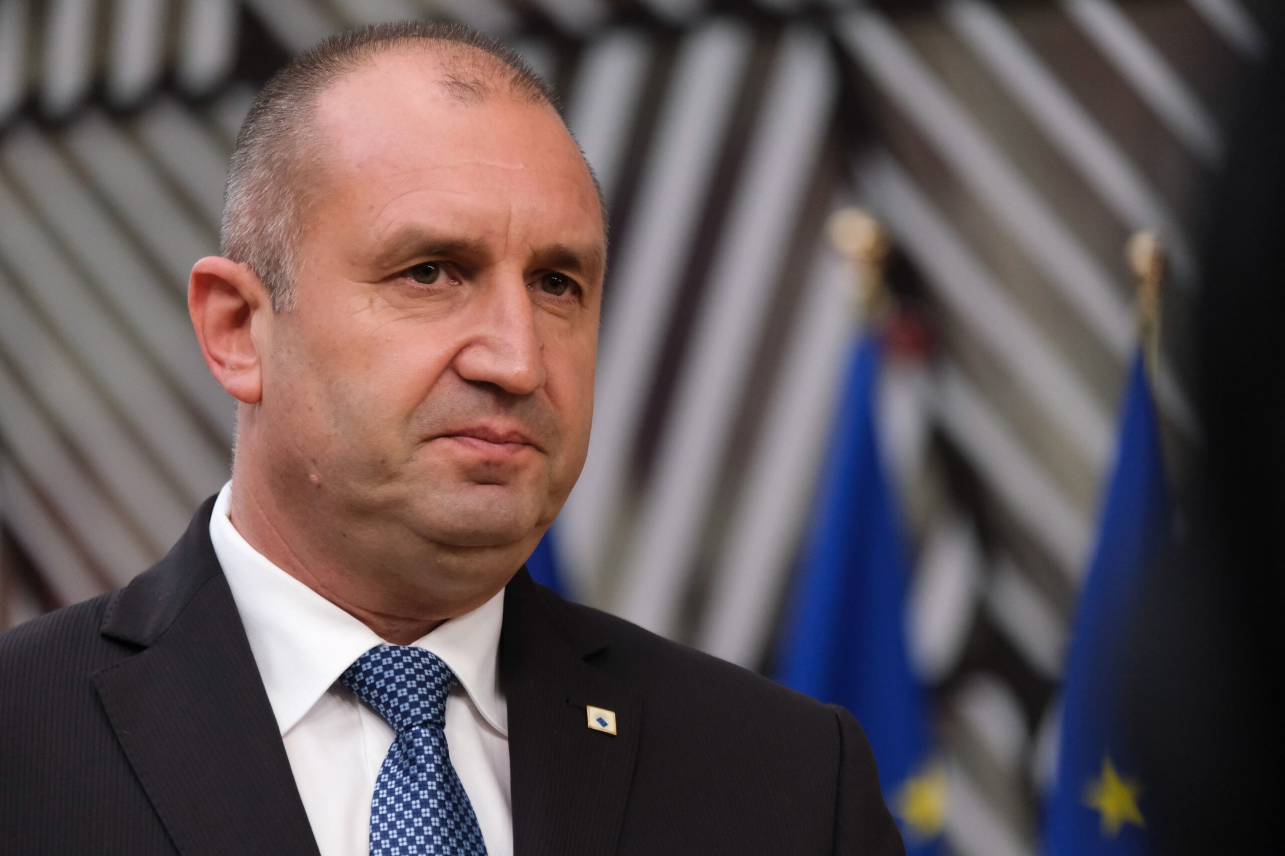Bulgaria nu mai trimite arme Ucrainei: Guvernul Radev schimbă direcția sprijinului militar