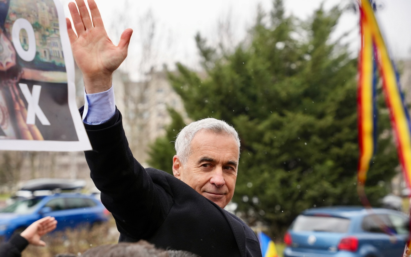 Călin Georgescu, sprijinit de AUR și justiția lentă, rămâne în cursă pentru Cotroceni