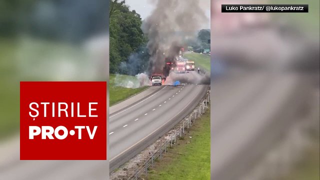 Camion încărcat cu artificii a explodat pe o autostradă din SUA, transformându-se într-un spectacol pirotehnic