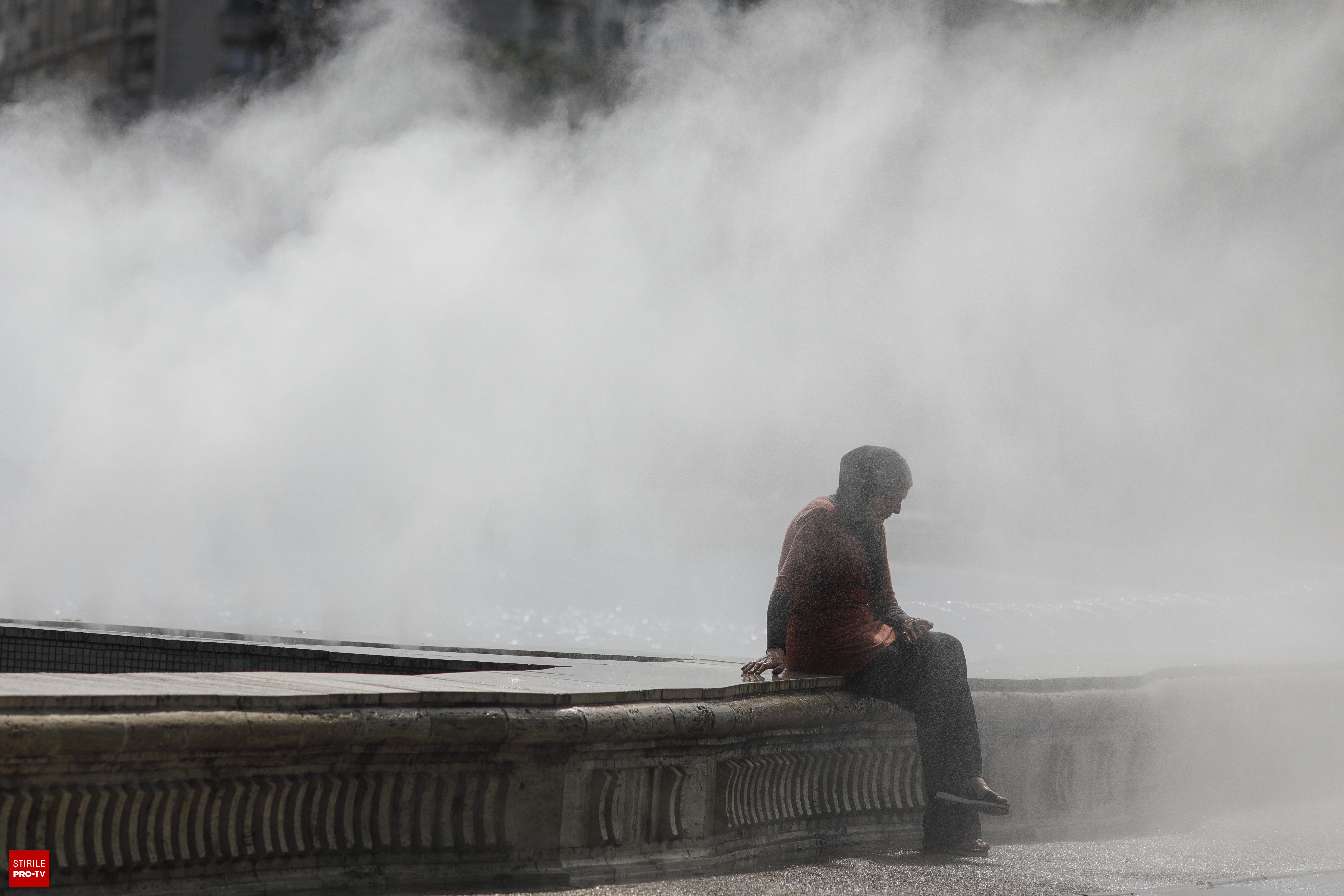 Canicula pune stăpânire pe România: cod roșu în 16 județe, temperaturi de până la 40 de grade