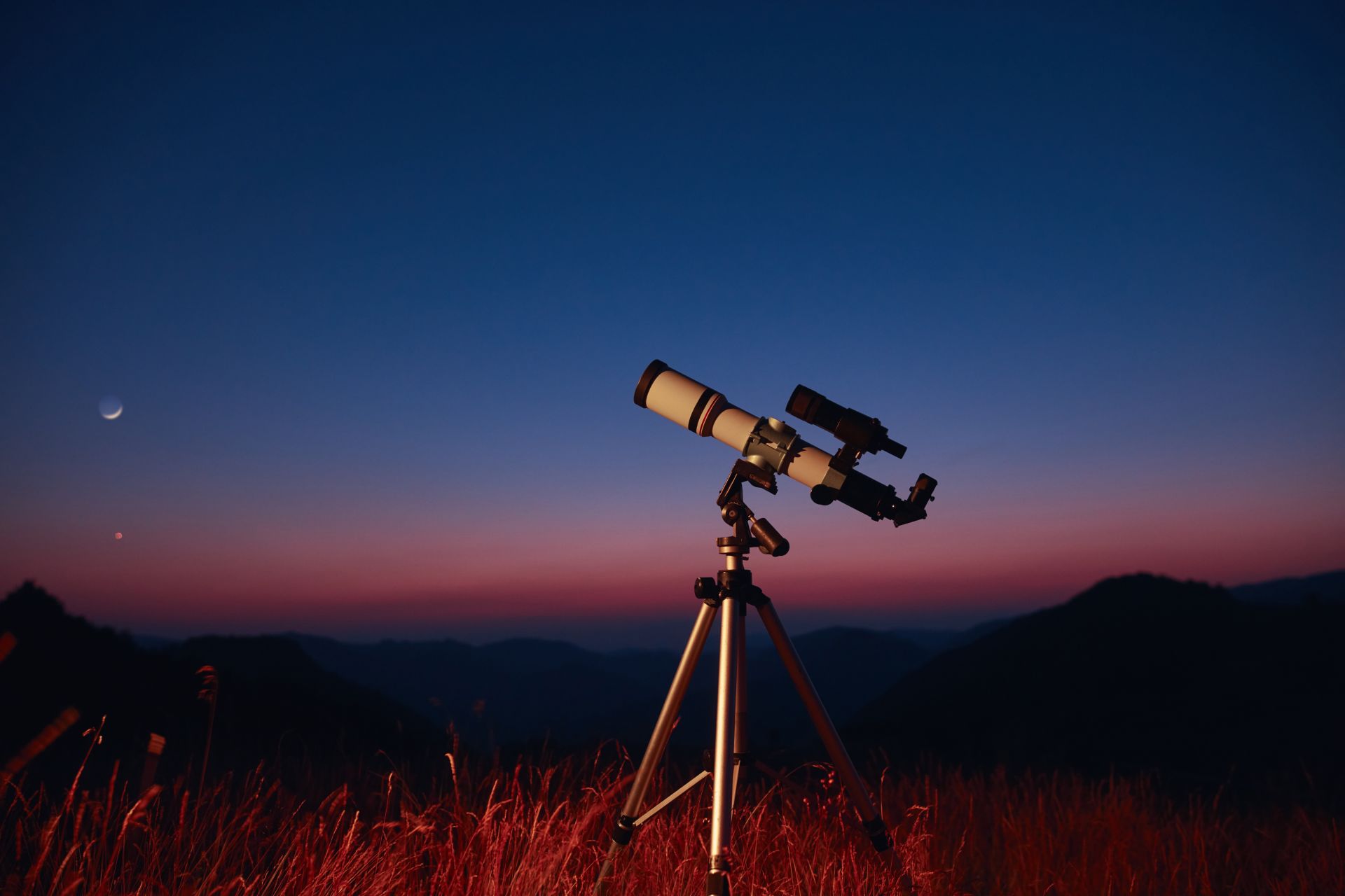 Care este diferența dintre telescop și microscop? Explicații simple