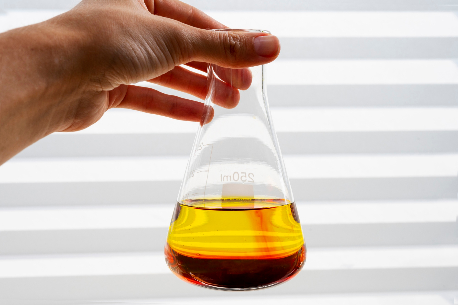 Catalizator revoluționar triplează producția de metanol din CO2, la 300°C