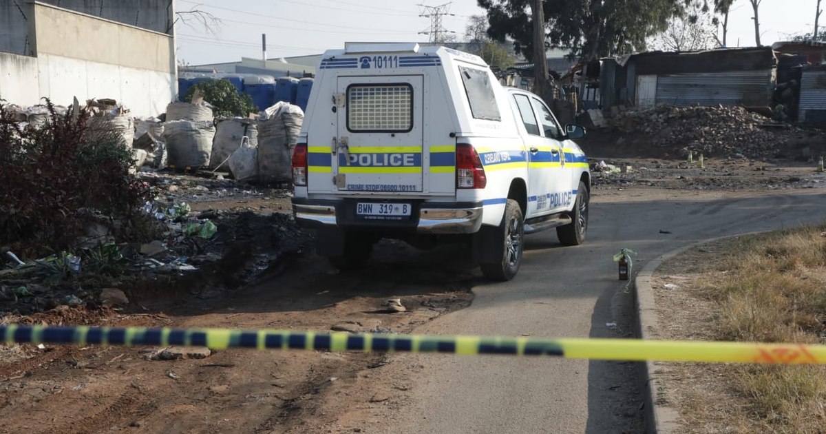 Cel puțin 12 morți într-un atac armat în Africa de Sud, focurile de armă au durat peste o oră