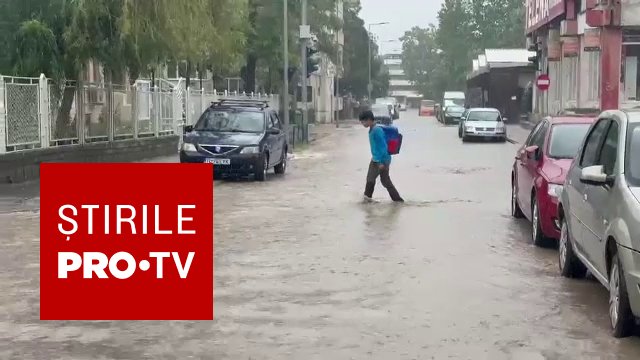 Centrul orașului Tulcea, inundat după o ploaie torențială. Cod Portocaliu timp de 50 de minute