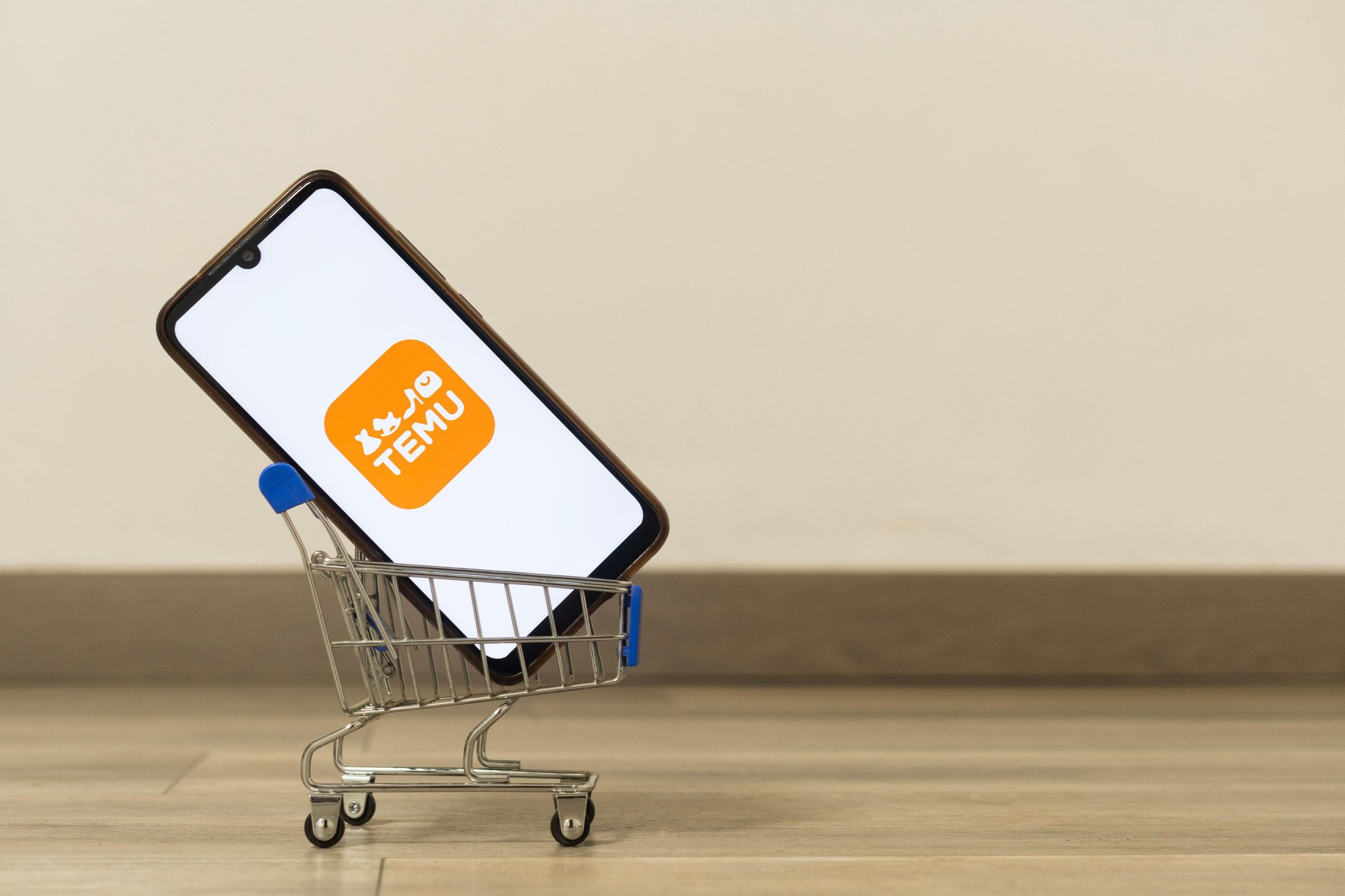 Comenzile de pe Shein, Temu și AliExpress se scumpesc din nou. O nouă taxă europeană intră în vigoare de la 1 iulie 2026
