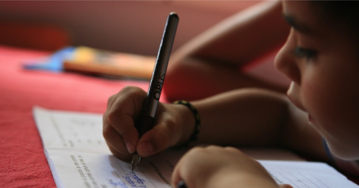 Creștere alarmantă a abandonului școlar în România, semnalată de Comisia Europeană. Profesorii critică măsurile Guvernului Bolojan