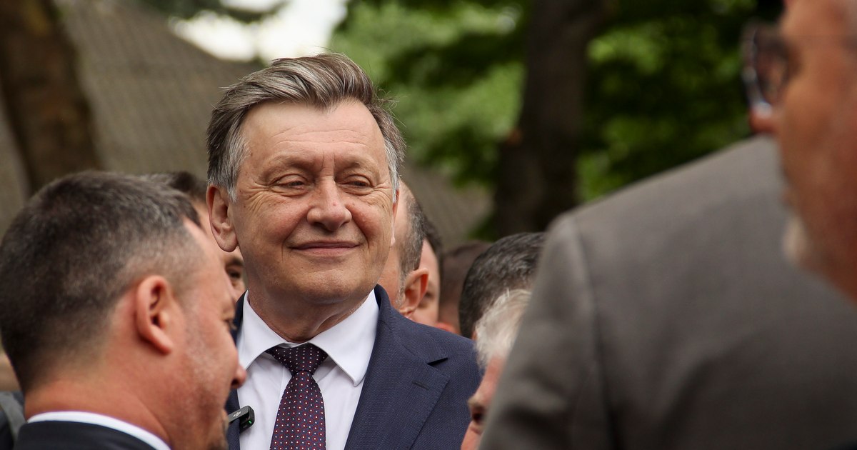 Crin Antonescu: România e în criză, dar în PNL e o luptă după desemnarea lui Adrian Veștea ca premier