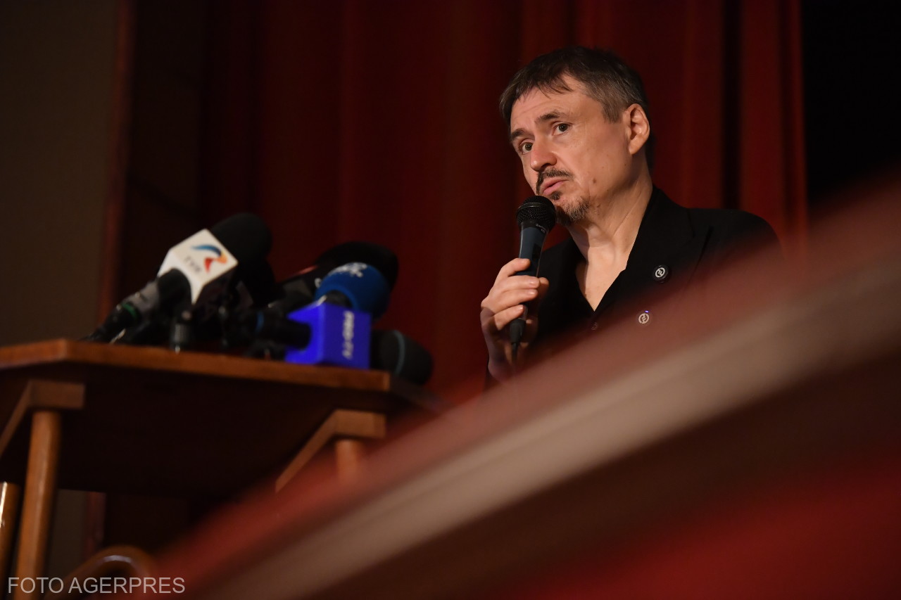 Cristian Mungiu avertizează asupra radicalizării societății: următorul pas este să ne apucăm de gât