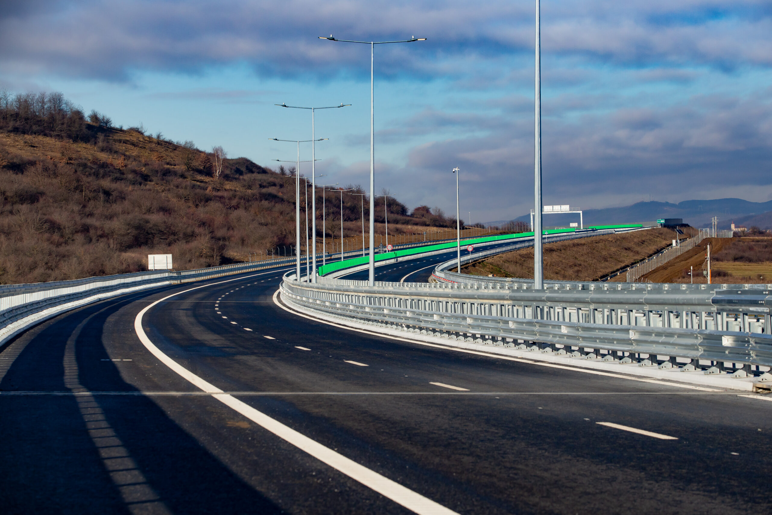 Cum circuli prin tunelul de pe autostrada Sibiu-Pitești: sfaturi de la un instructor auto