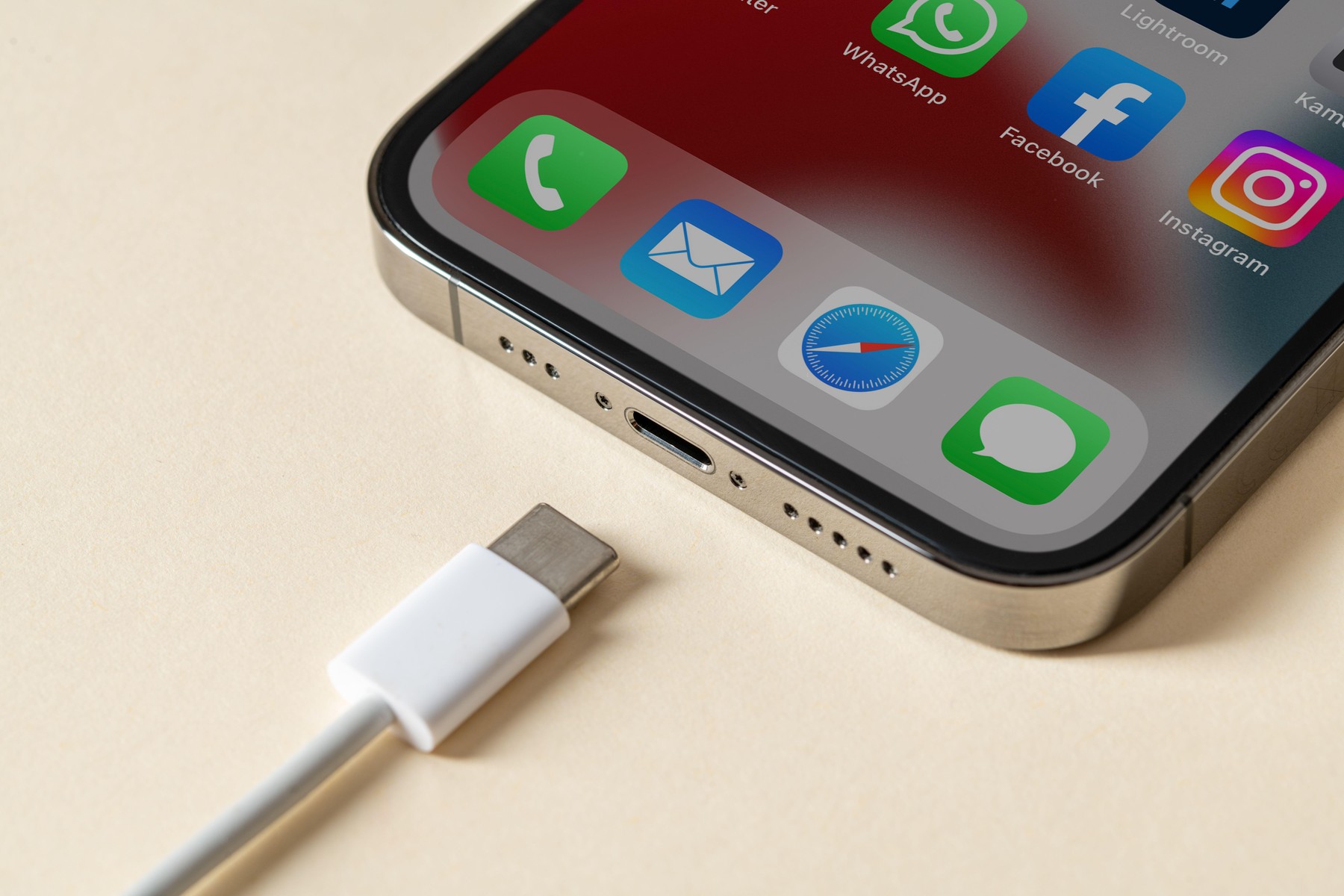 Cum identifici cablul USB-C potrivit pentru încărcare rapidă. Detaliul esențial pe care mulți utilizatori îl ignoră