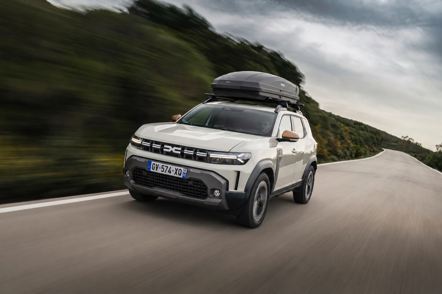 Dacia pe autostradă cu patru pasageri și bagaje: ce motorizări sunt confortabile și care obosesc