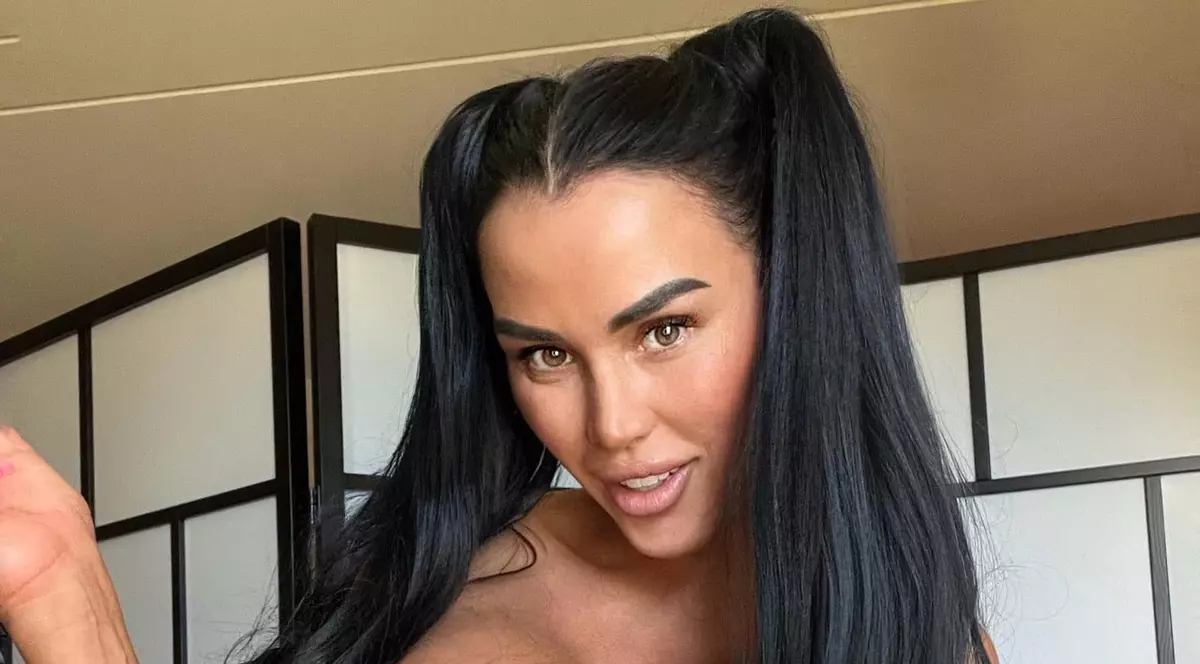 Daniela Crudu, surprinsă de paparazzi după vizita la o clinică de estetică. Urmele intervențiilor, vizibile