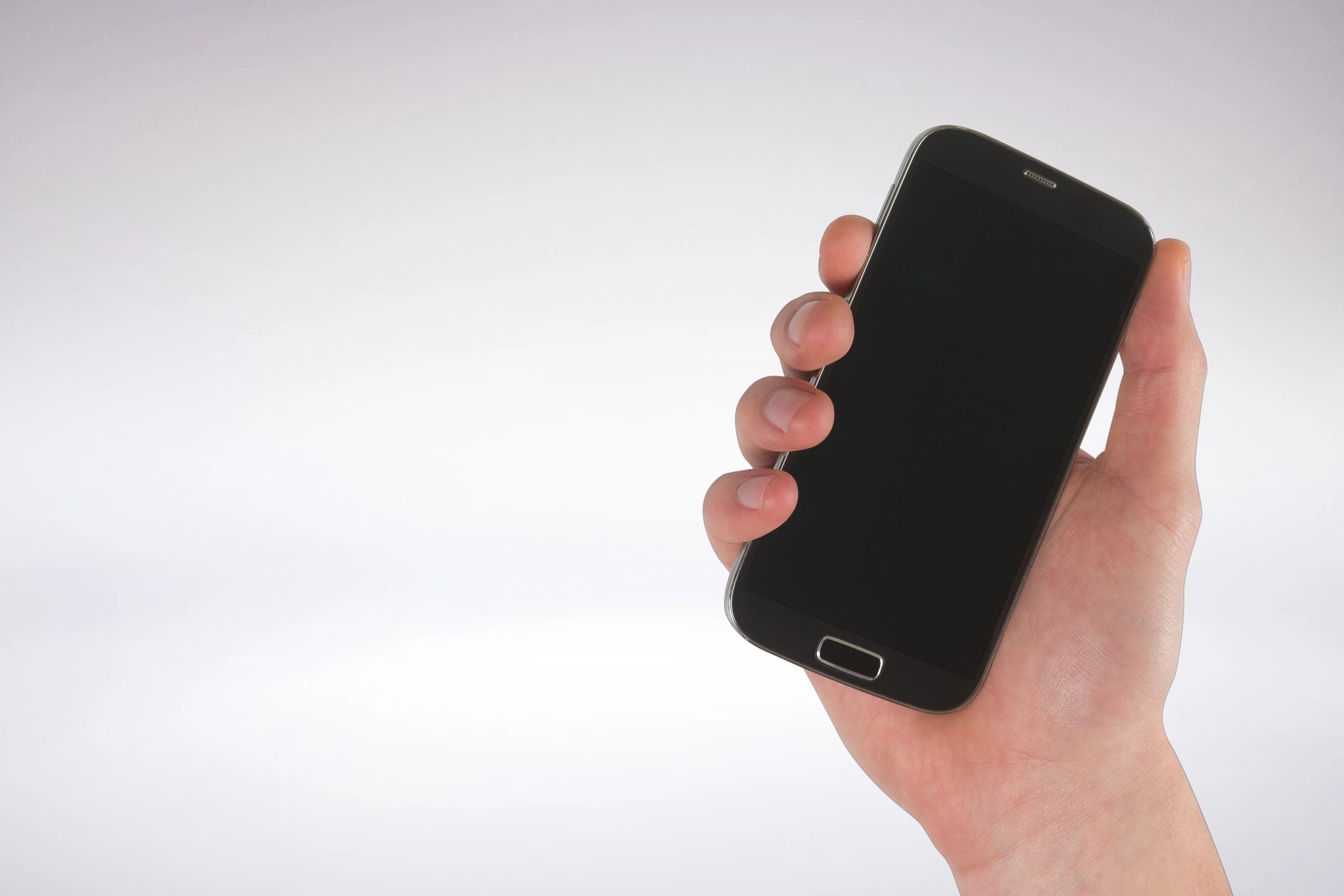 De ce ar trebui să îți repornești telefonul cel puțin o dată pe săptămână. Problemele ascunse care dispar după un restart