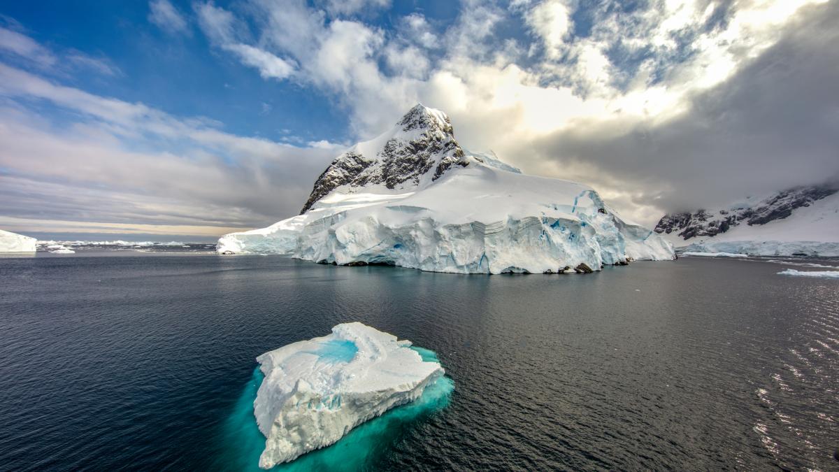 Dezastru în Antarctica: O suprafață de gheață cât Franța a dispărut, temperaturi cu 20°C peste medie