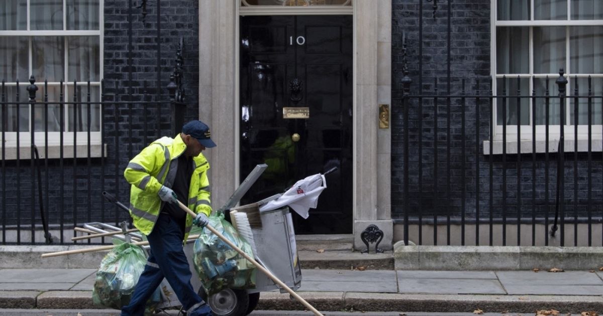 Dispozitiv de urmărire chinezesc descoperit în mașina premierului britanic, instalat din fabrică în 2022
