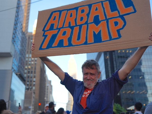 Donald Trump a fost huiduit copios la finala NBA și nu va mai merge la meciul 4