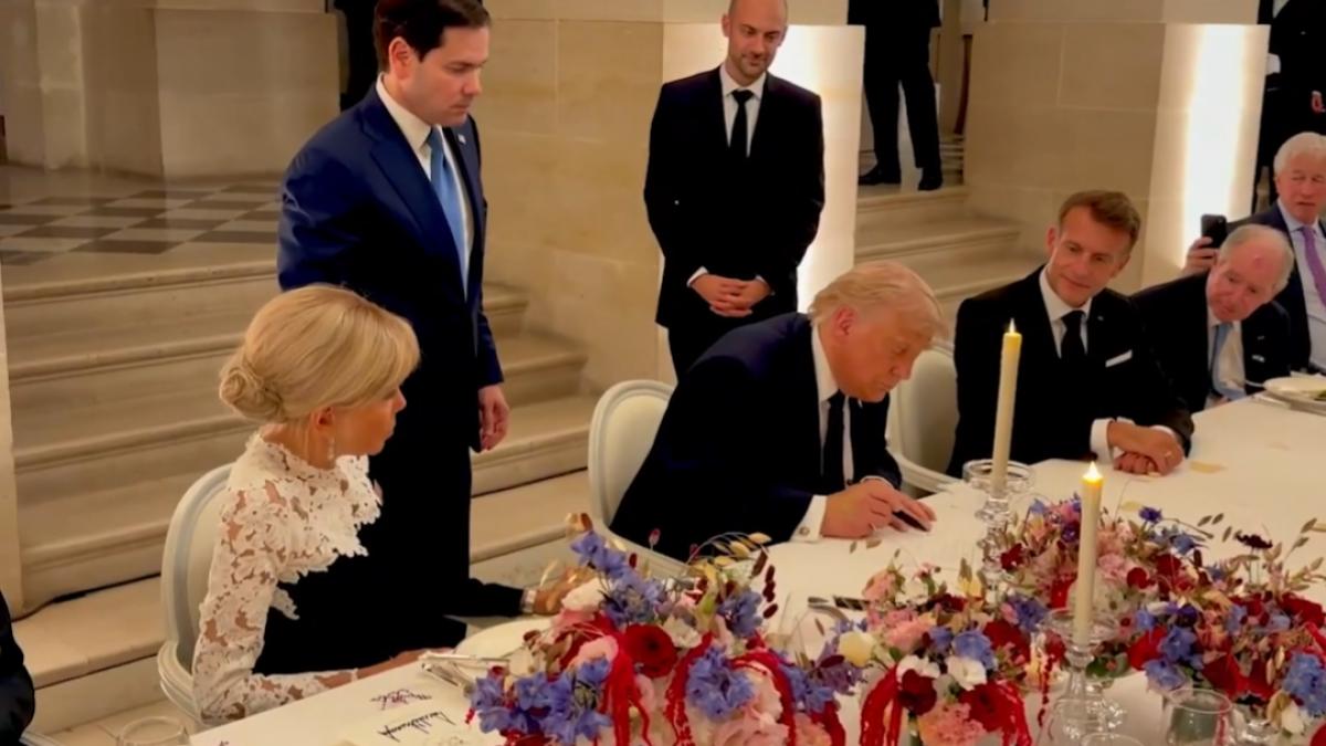 Donald Trump a semnat acordul de pace cu Iranul la Palatul Versailles, în timpul cinei cu Macron