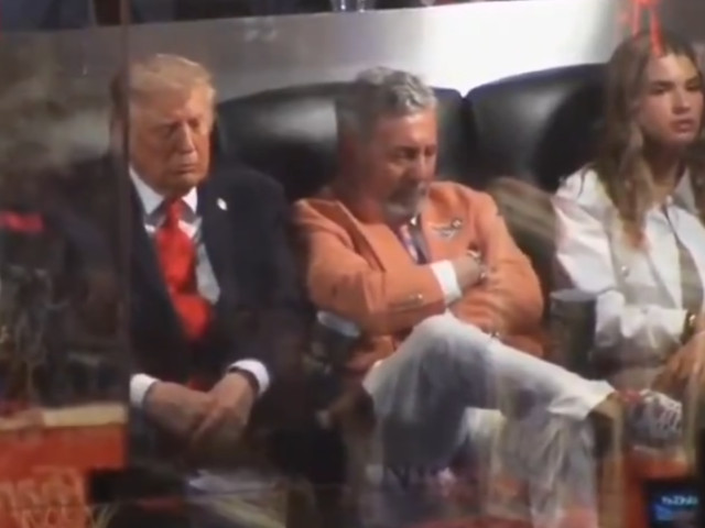 Donald Trump, huiduit de 20.000 de spectatori la finala NBA, a adormit în arenă