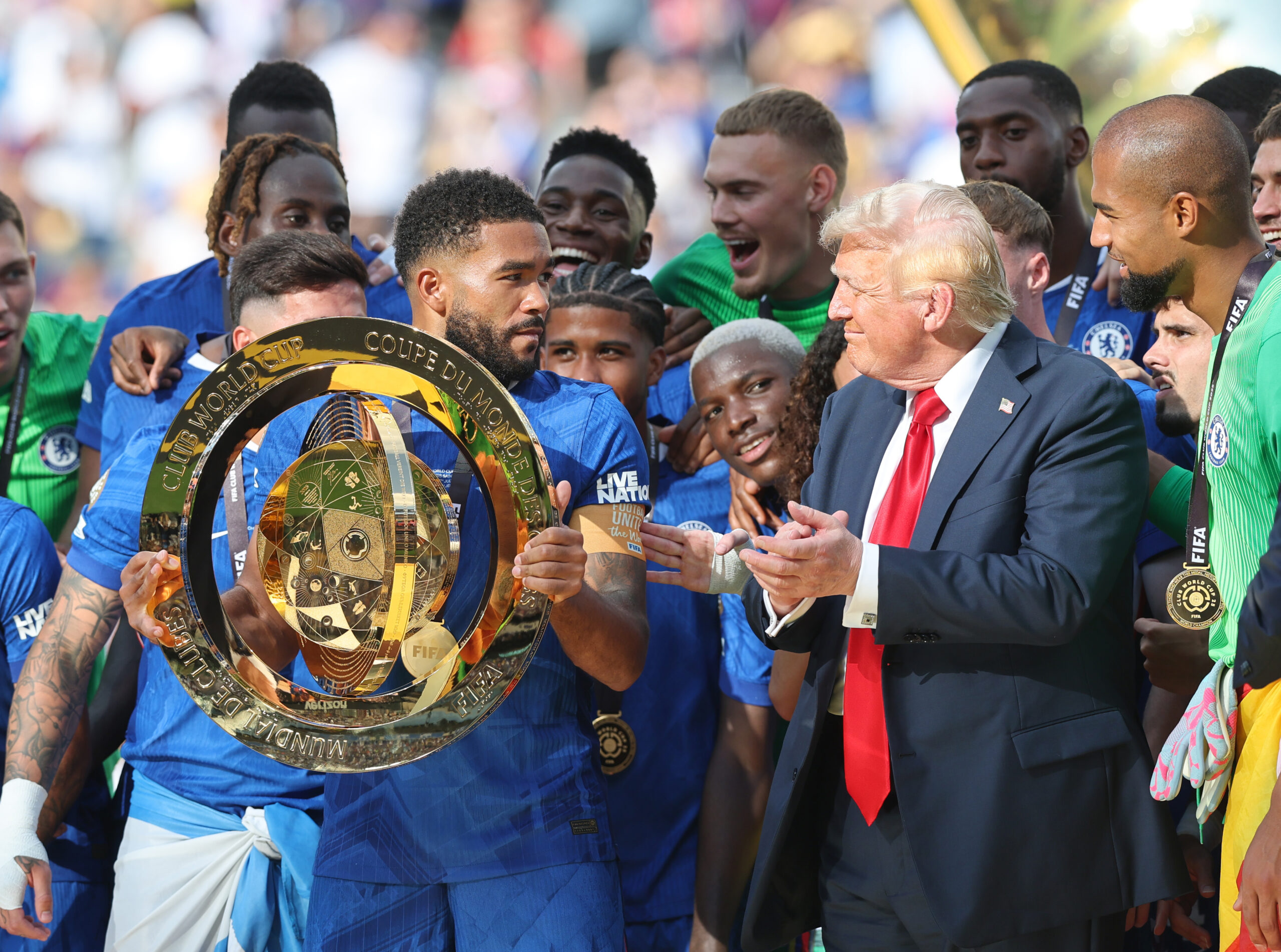Donald Trump va înmâna trofeul Cupei Mondiale, anunță președintele FIFA
