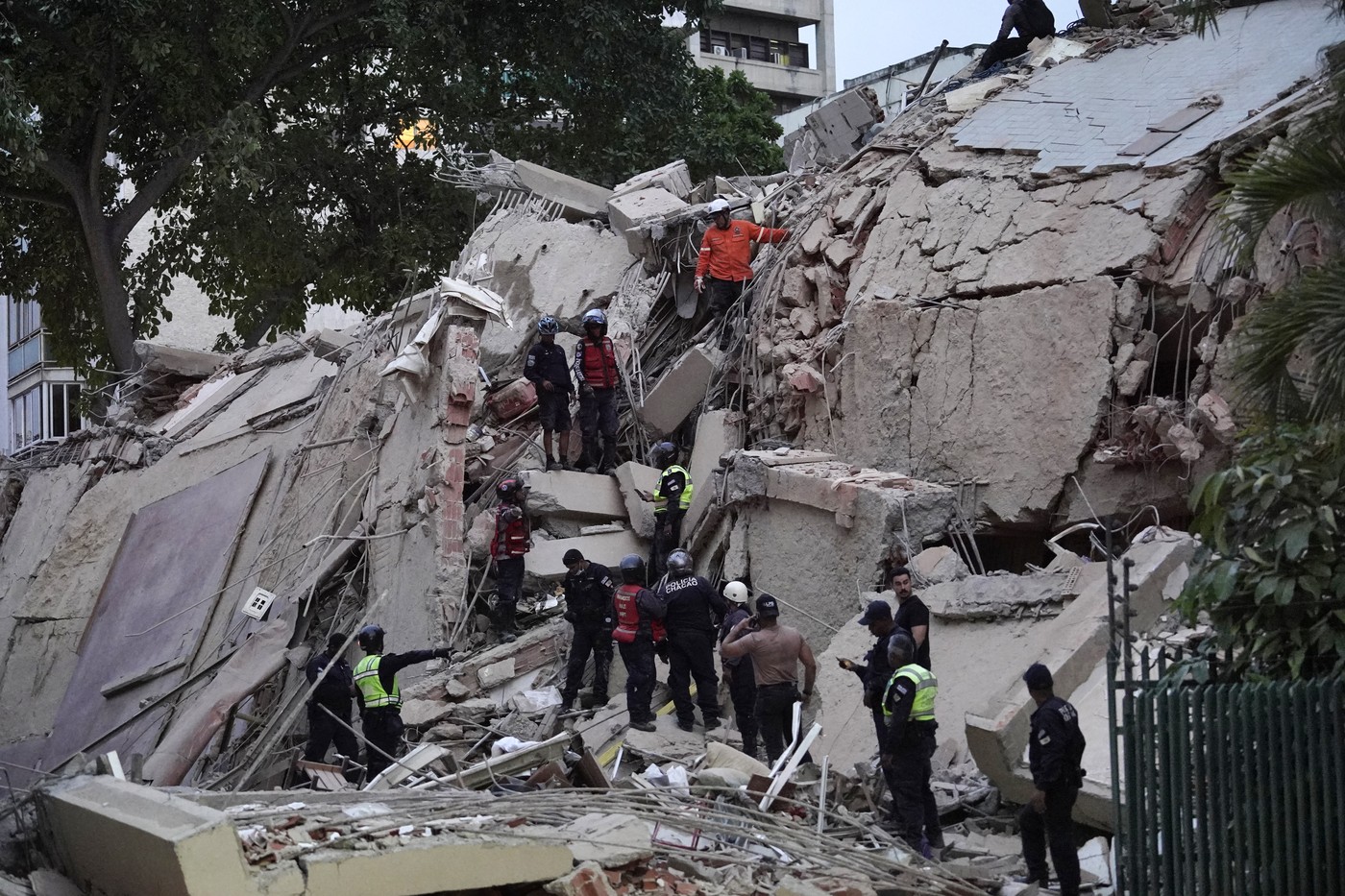 Două cutremure devastatoare în Venezuela, cu magnitudini de 7,2 și 7,5, la interval de 39 de secunde