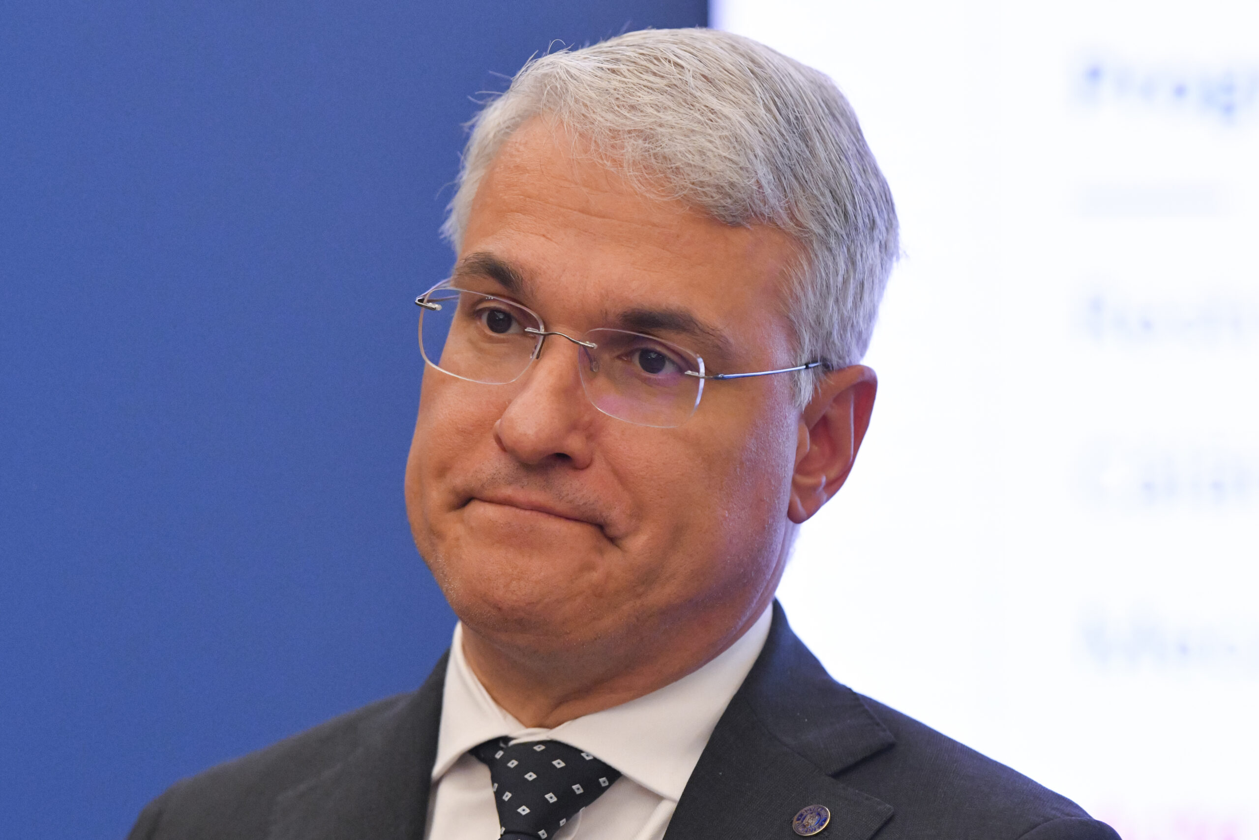 Dragoș Pîslaru: Niciun angajat din sectorul public nu va pierde bani din cauza Legii salarizării