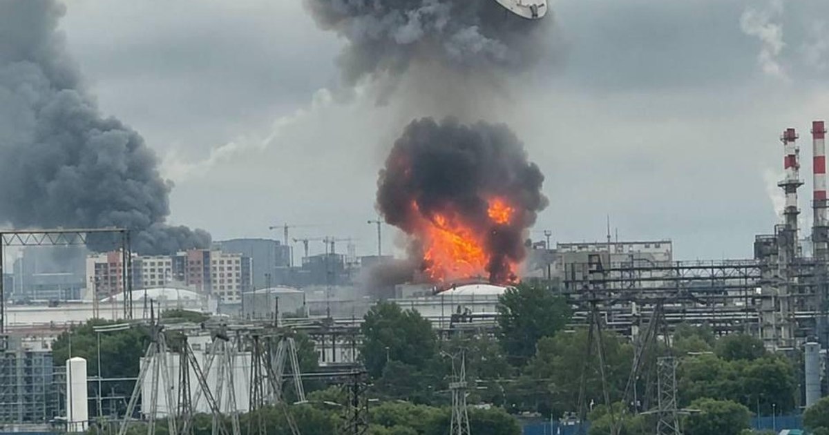 Drone ucrainene au lovit rafinăria Moscovei, provocând incendii la rezervoarele de combustibil