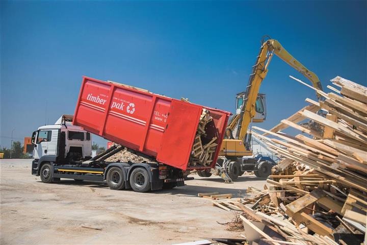 EGGER a colectat peste 1 milion de tone de deșeuri lemnoase la Rădăuți, 23% din materia primă fiind reciclată