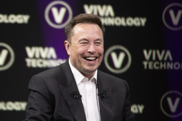 Elon Musk devine primul trilionar din lume după listarea SpaceX pe bursă