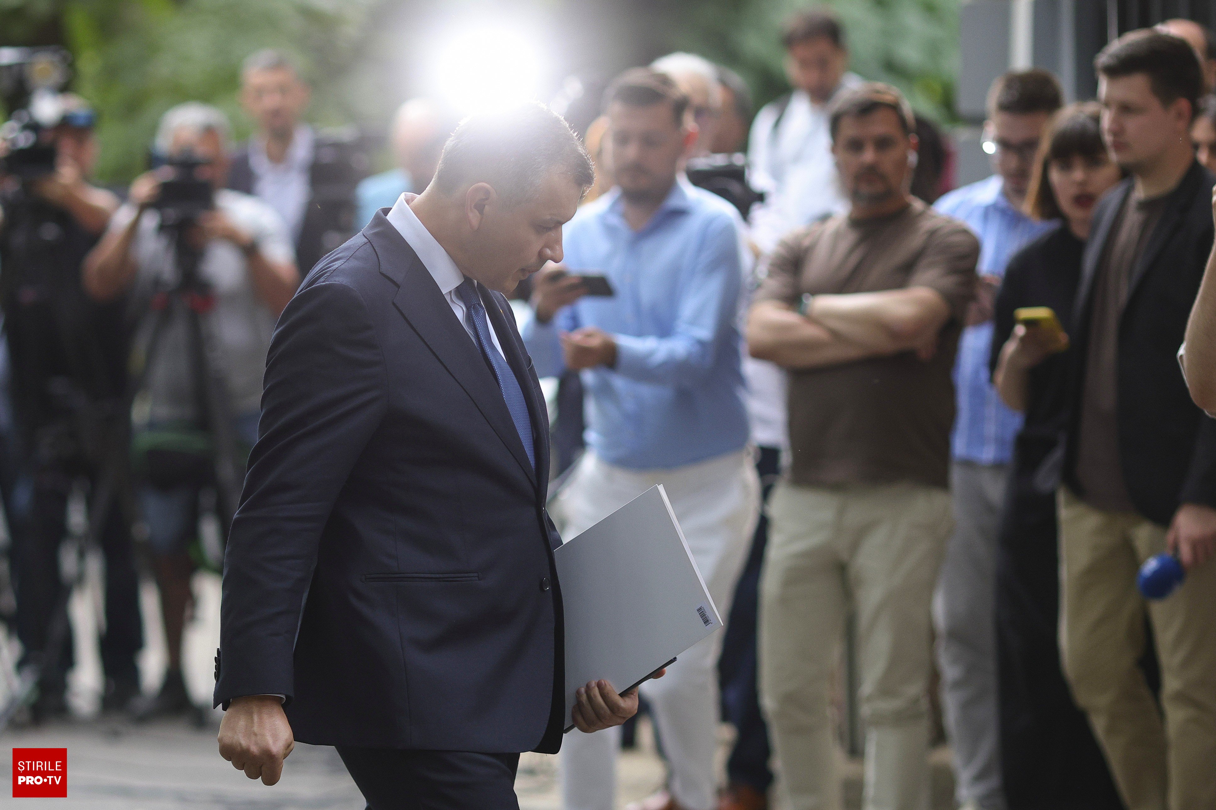 Eugen Tomac își menține planul de a cere votul Parlamentului, deși PNL și USR s-au opus. Surse: Nicușor Dan îl susține în continuare