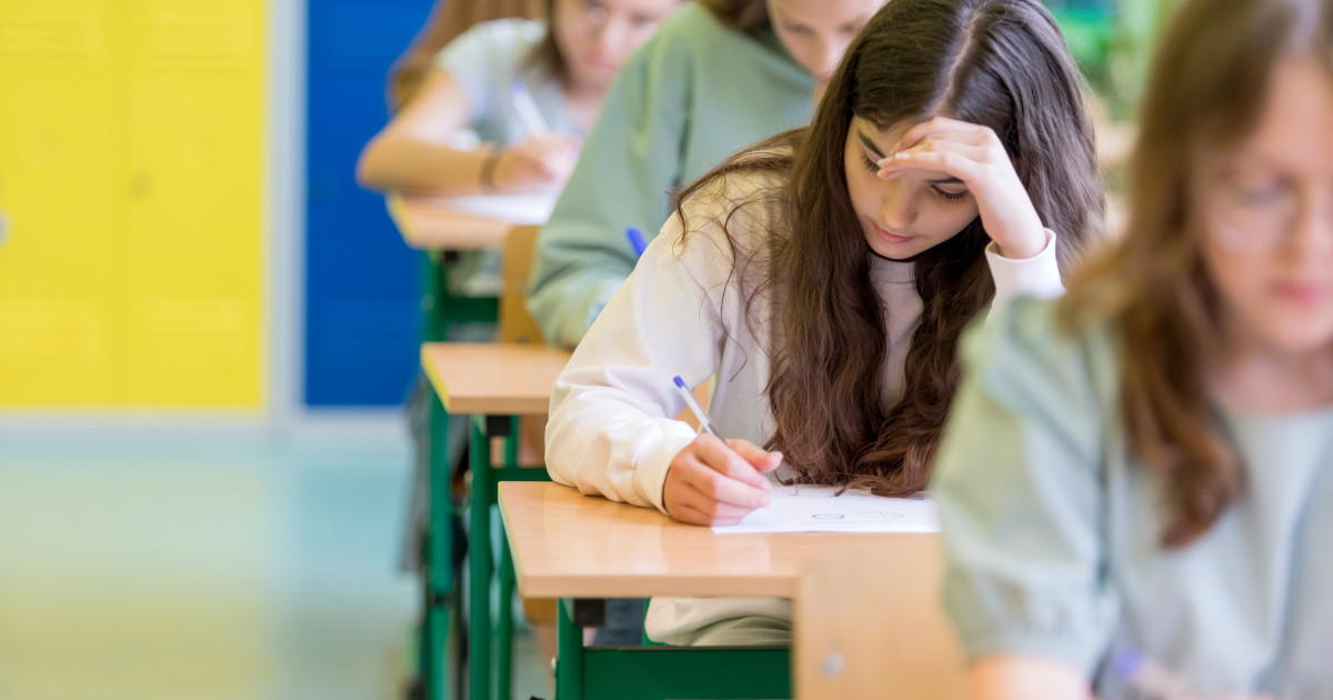 Evaluarea Națională 2026: Elevii de clasa a VIII-a susțin proba scrisă la matematică