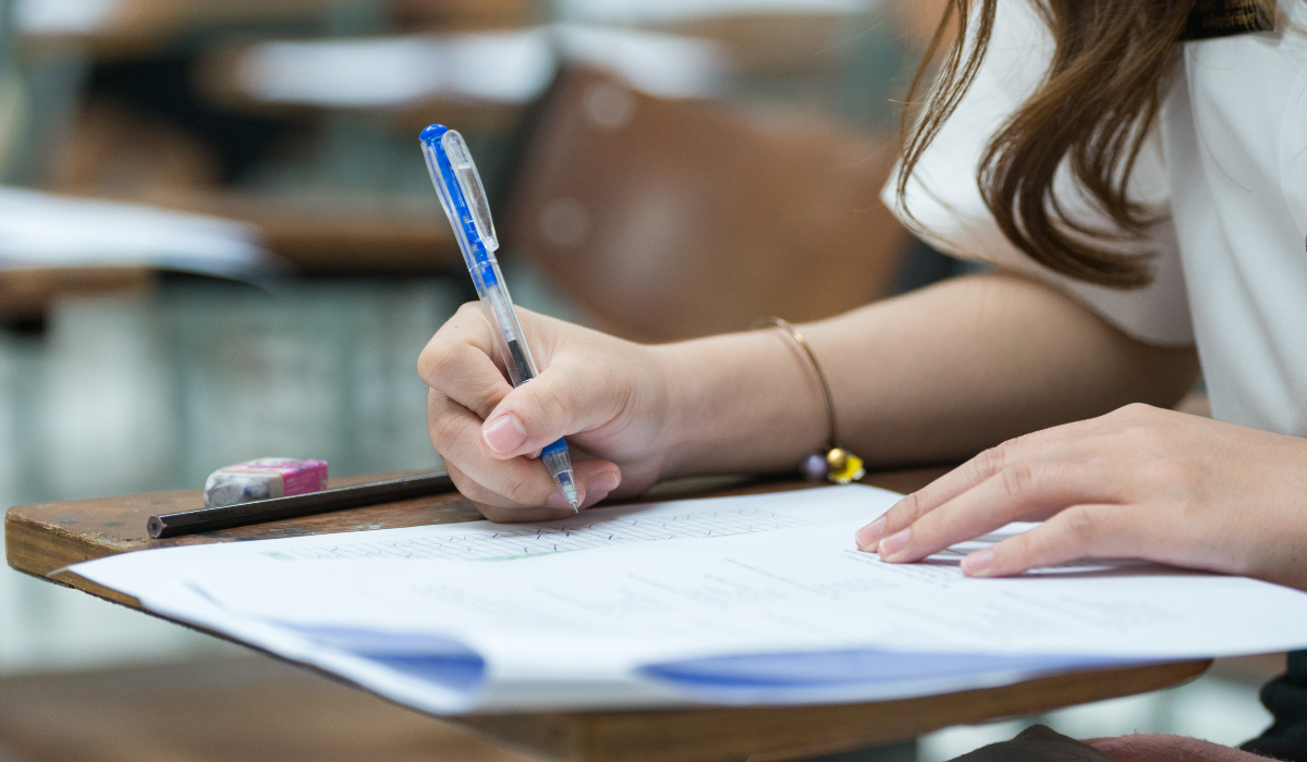 Evaluarea Națională 2026: Reguli clare pentru corectarea greșelilor la Limba Română și Matematică