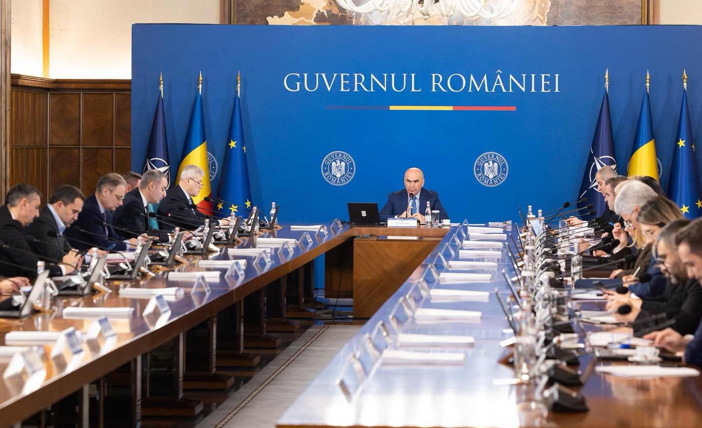 Expiră mandatele miniștrilor interimari. Ce spune Constituția