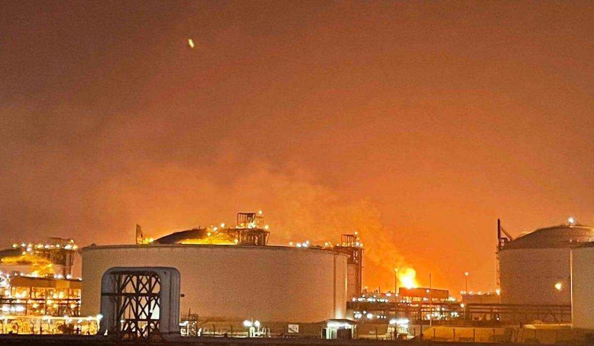 Explozie uriașă la cel mai mare centru de gaze naturale lichefiate din Qatar: 54 de răniți și 18 dispăruți